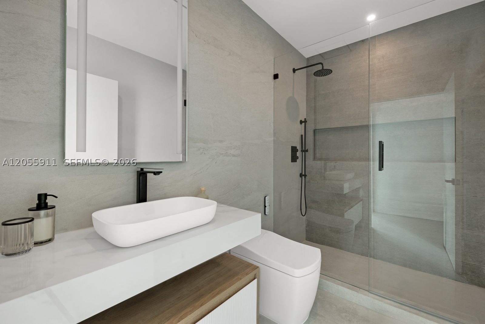 Real estate property located at 7930 East Dr #1208, Miami-dade, Eloquence On The Bay Cond, North Bay Village, FL