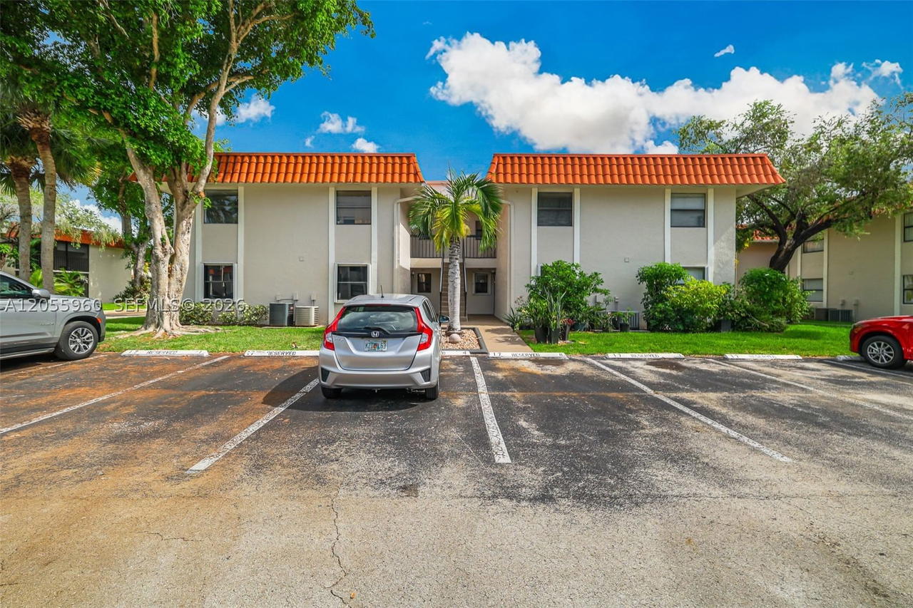 Real estate property located at 9732 Hammocks Blvd #203-17, Miami-dade, Banyan Tree Seven Condo, Miami, FL