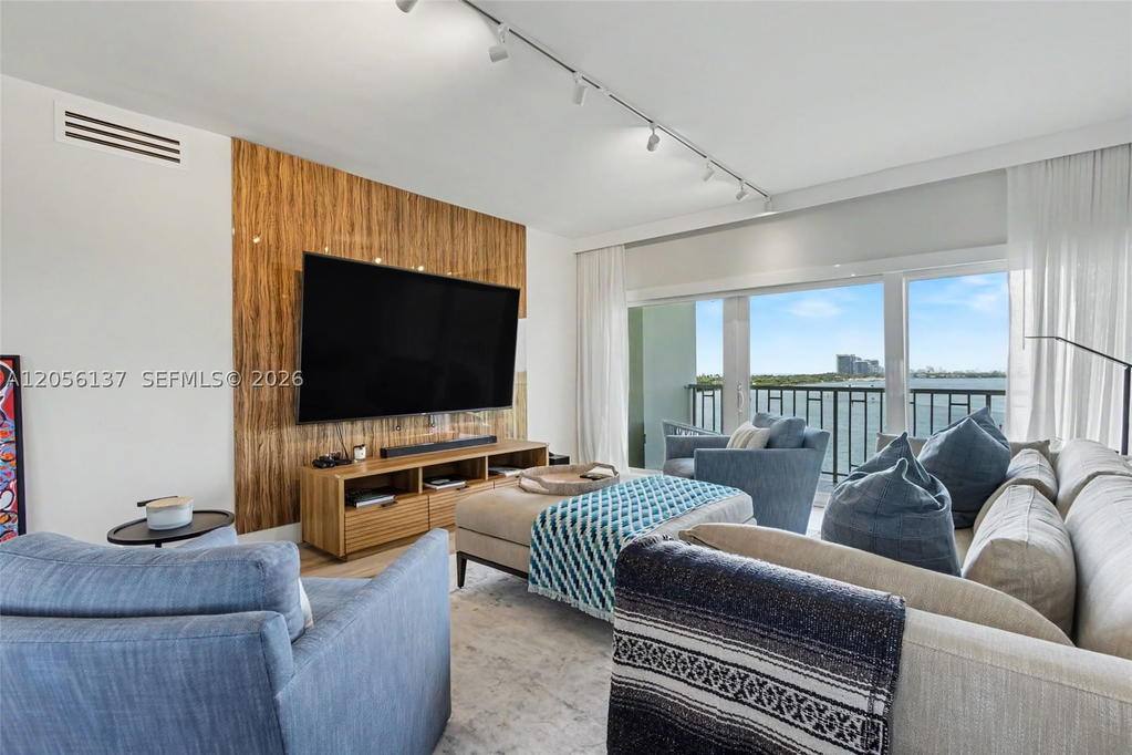 Real estate property located at 500 Bayview Dr #822, Miami-dade, Arlen House West Condo, Sunny Isles Beach, FL