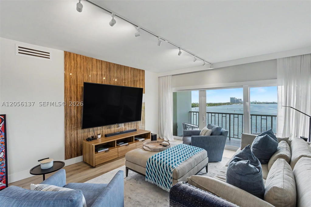 Real estate property located at 500 Bayview Dr #822, Miami-dade, Arlen House West Condo, Sunny Isles Beach, FL