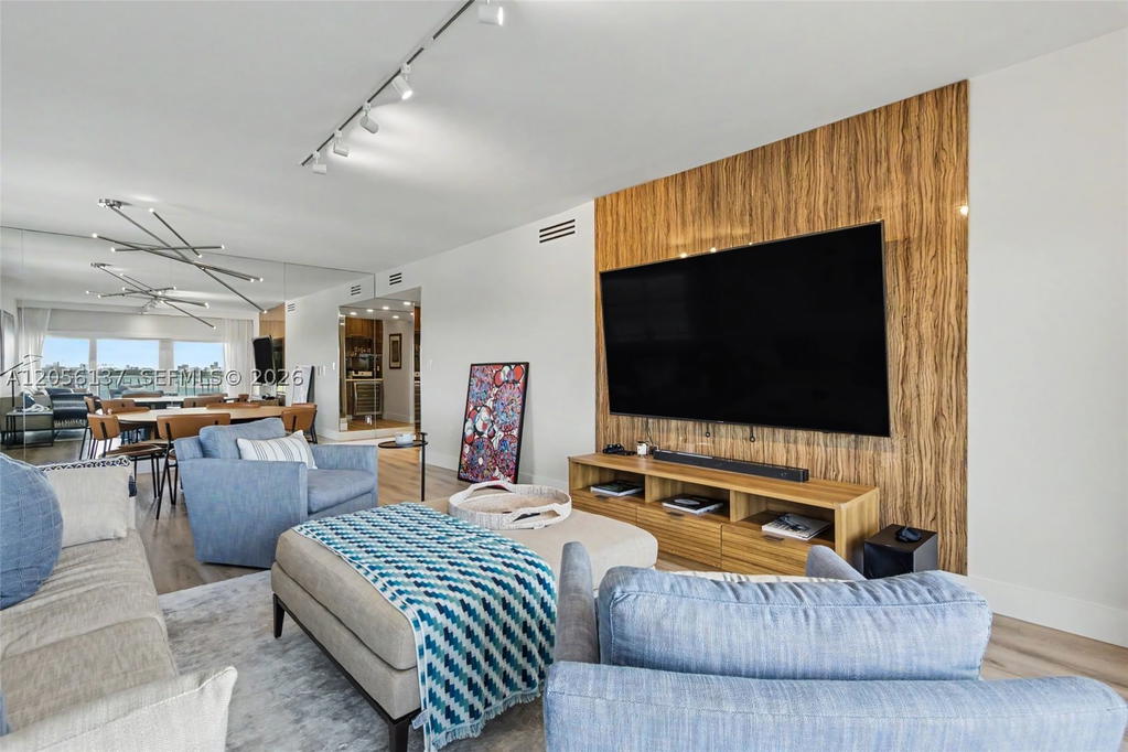 Real estate property located at 500 Bayview Dr #822, Miami-dade, Arlen House West Condo, Sunny Isles Beach, FL