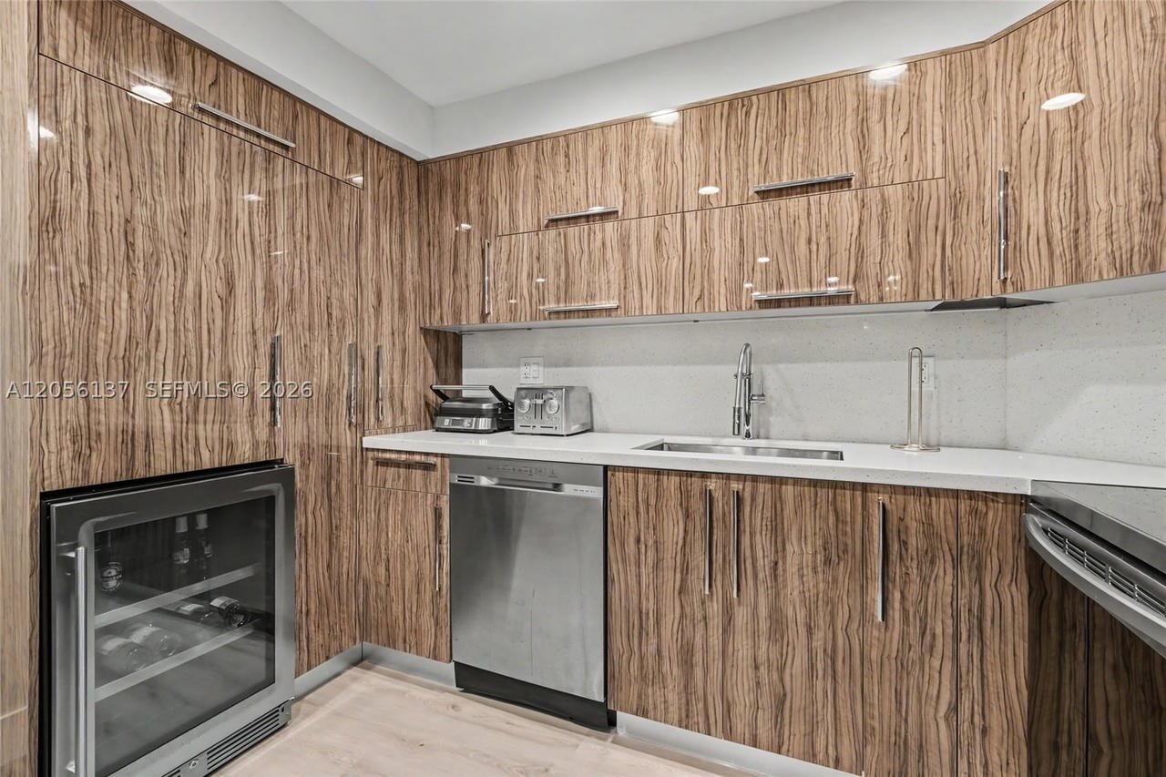Real estate property located at 500 Bayview Dr #822, Miami-dade, Arlen House West Condo, Sunny Isles Beach, FL
