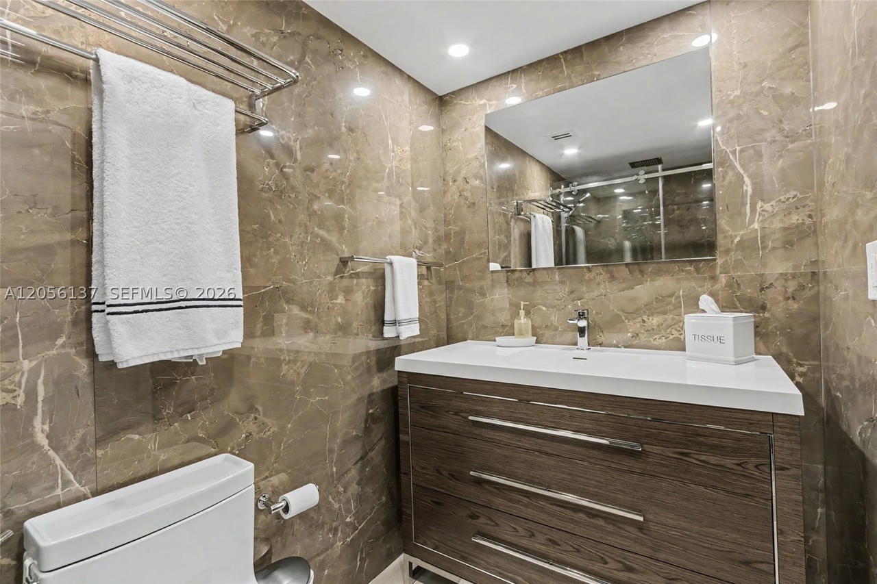 Real estate property located at 500 Bayview Dr #822, Miami-dade, Arlen House West Condo, Sunny Isles Beach, FL