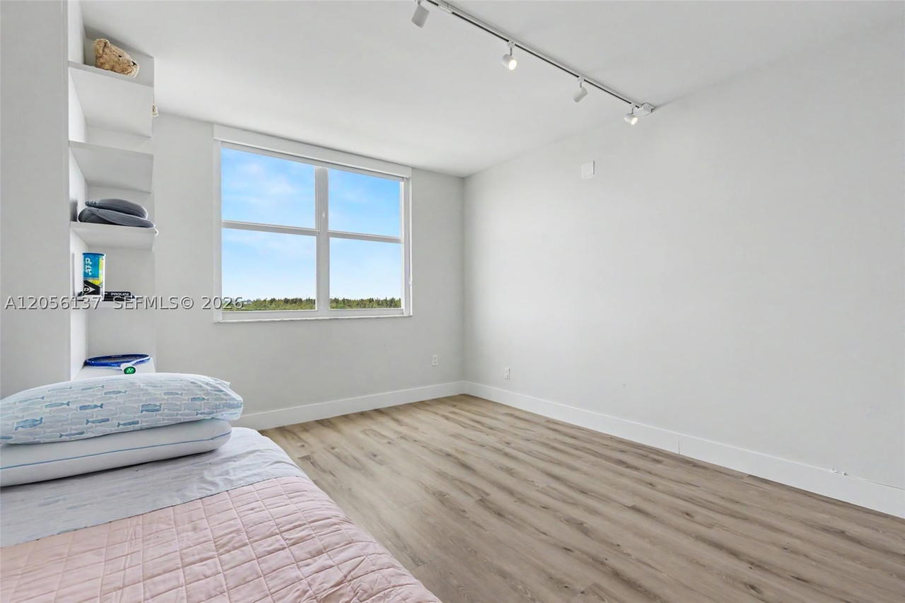 Real estate property located at 500 Bayview Dr #822, Miami-dade, Arlen House West Condo, Sunny Isles Beach, FL