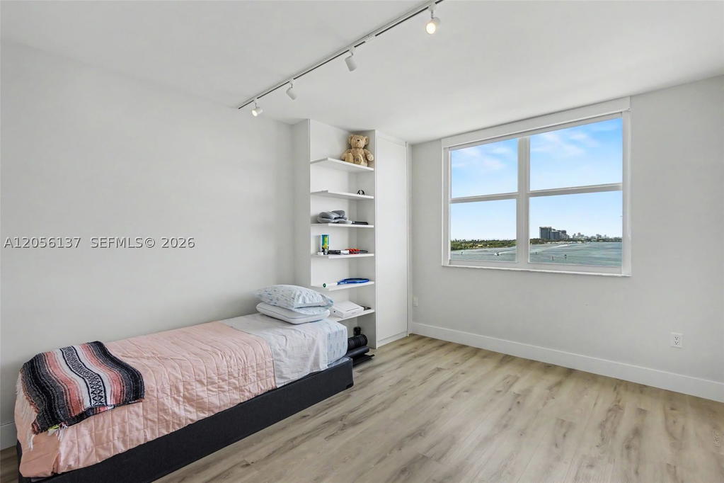 Real estate property located at 500 Bayview Dr #822, Miami-dade, Arlen House West Condo, Sunny Isles Beach, FL