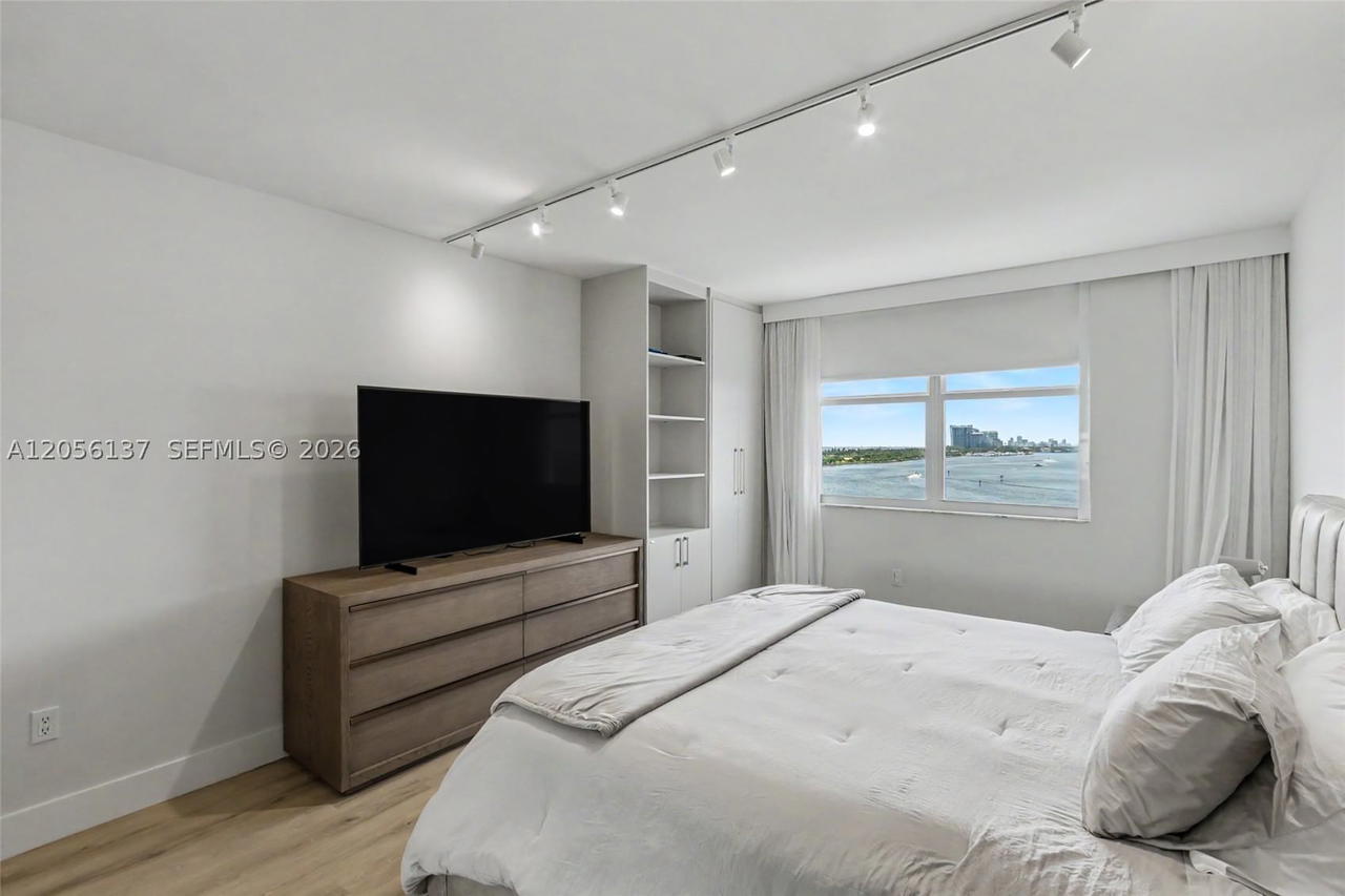 Real estate property located at 500 Bayview Dr #822, Miami-dade, Arlen House West Condo, Sunny Isles Beach, FL