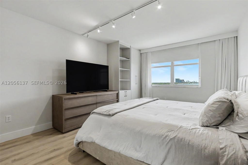 Real estate property located at 500 Bayview Dr #822, Miami-dade, Arlen House West Condo, Sunny Isles Beach, FL