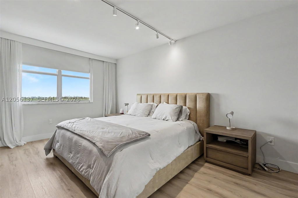 Real estate property located at 500 Bayview Dr #822, Miami-dade, Arlen House West Condo, Sunny Isles Beach, FL