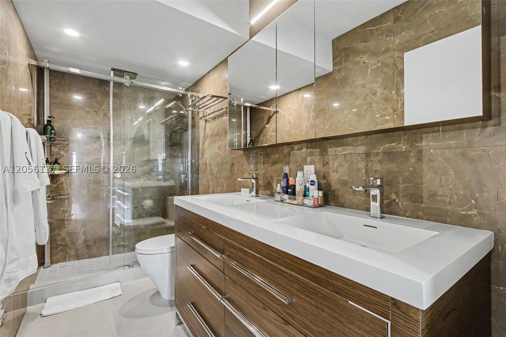 Real estate property located at 500 Bayview Dr #822, Miami-dade, Arlen House West Condo, Sunny Isles Beach, FL