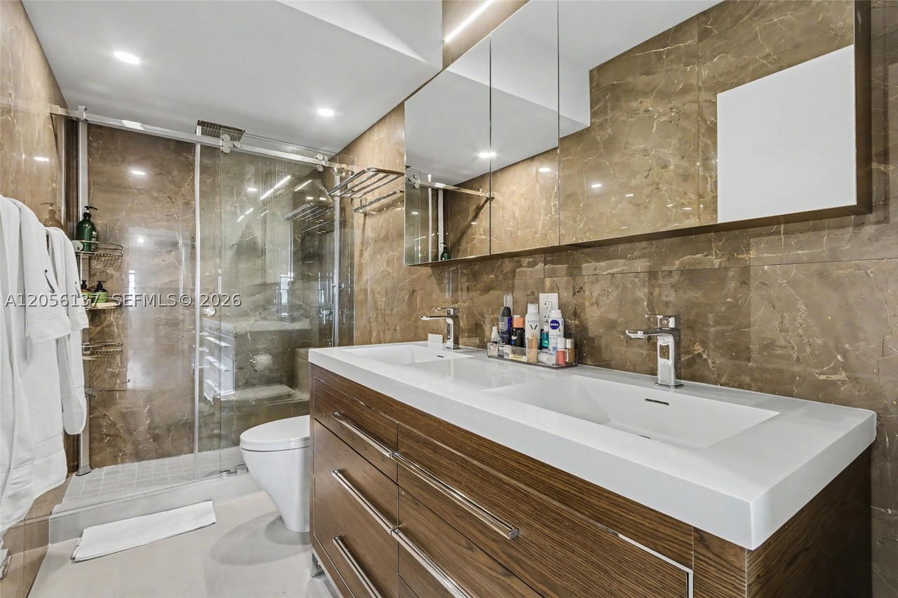 Real estate property located at 500 Bayview Dr #822, Miami-dade, Arlen House West Condo, Sunny Isles Beach, FL