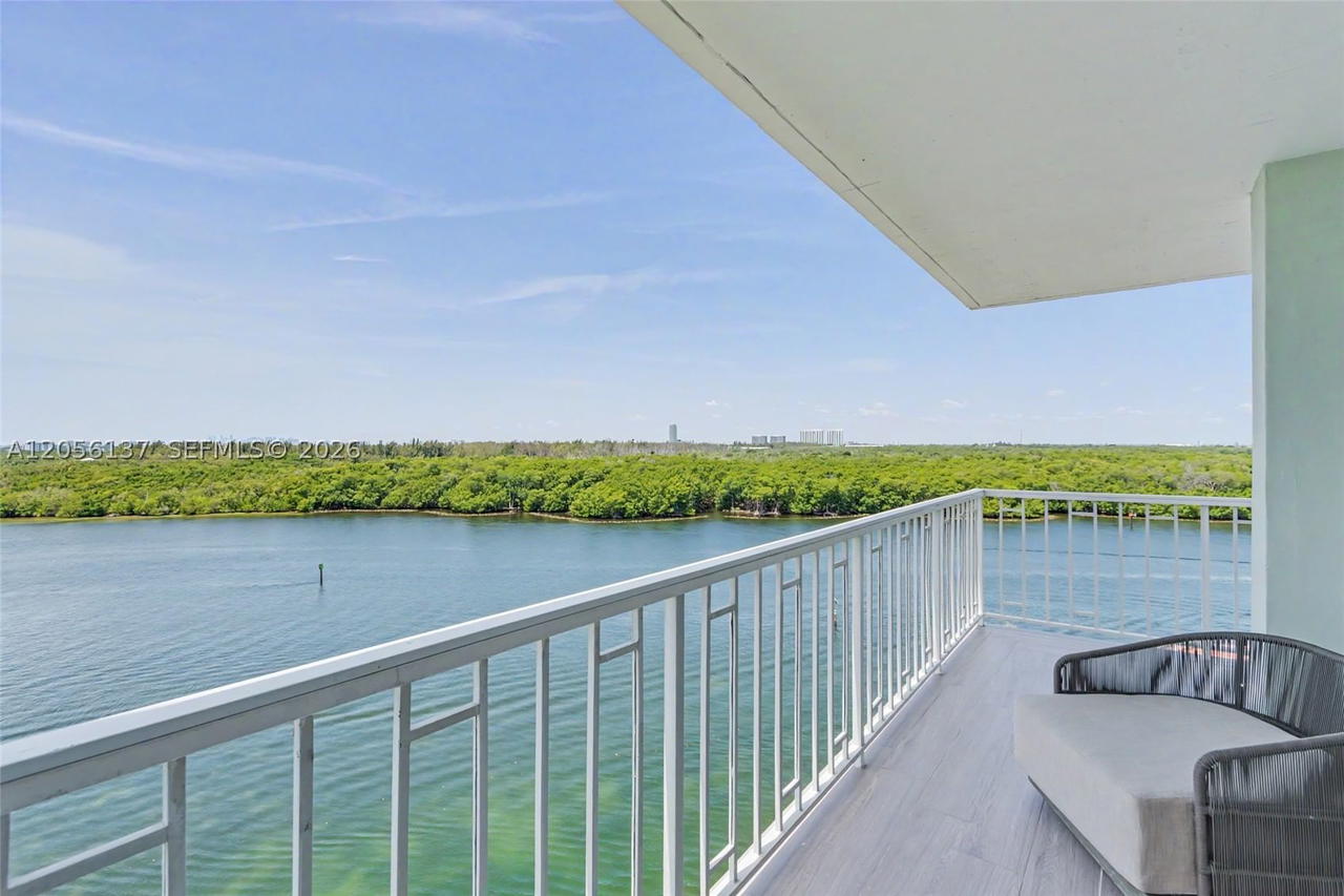 Real estate property located at 500 Bayview Dr #822, Miami-dade, Arlen House West Condo, Sunny Isles Beach, FL