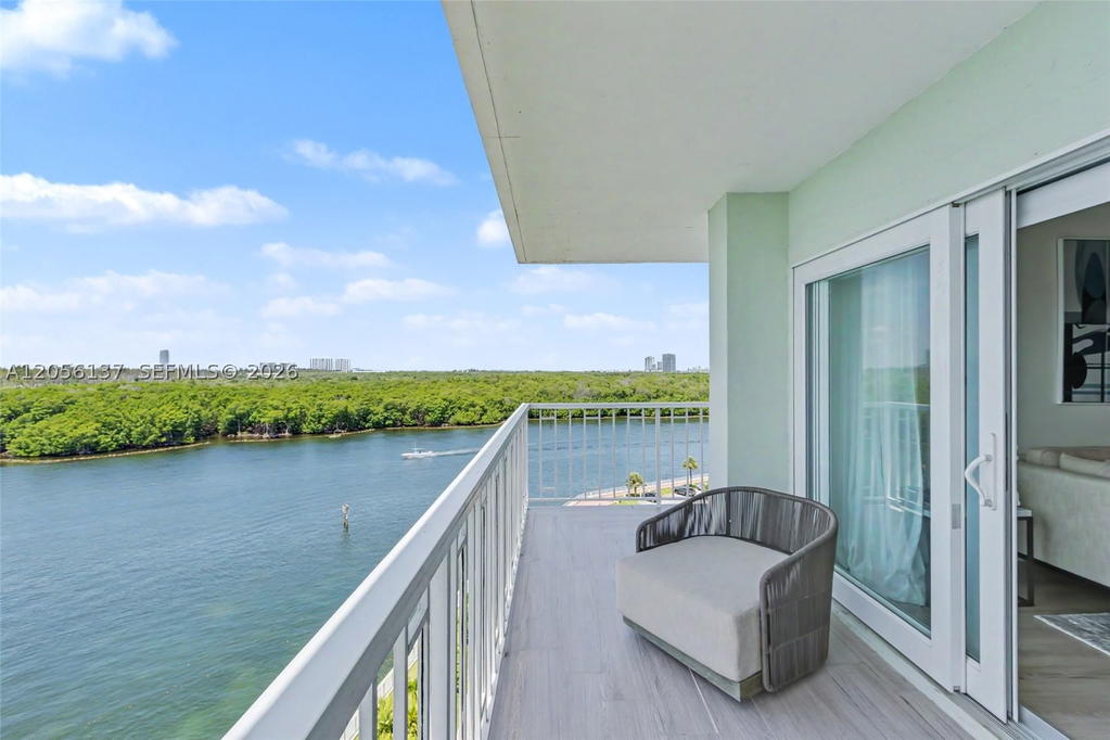 Real estate property located at 500 Bayview Dr #822, Miami-dade, Arlen House West Condo, Sunny Isles Beach, FL