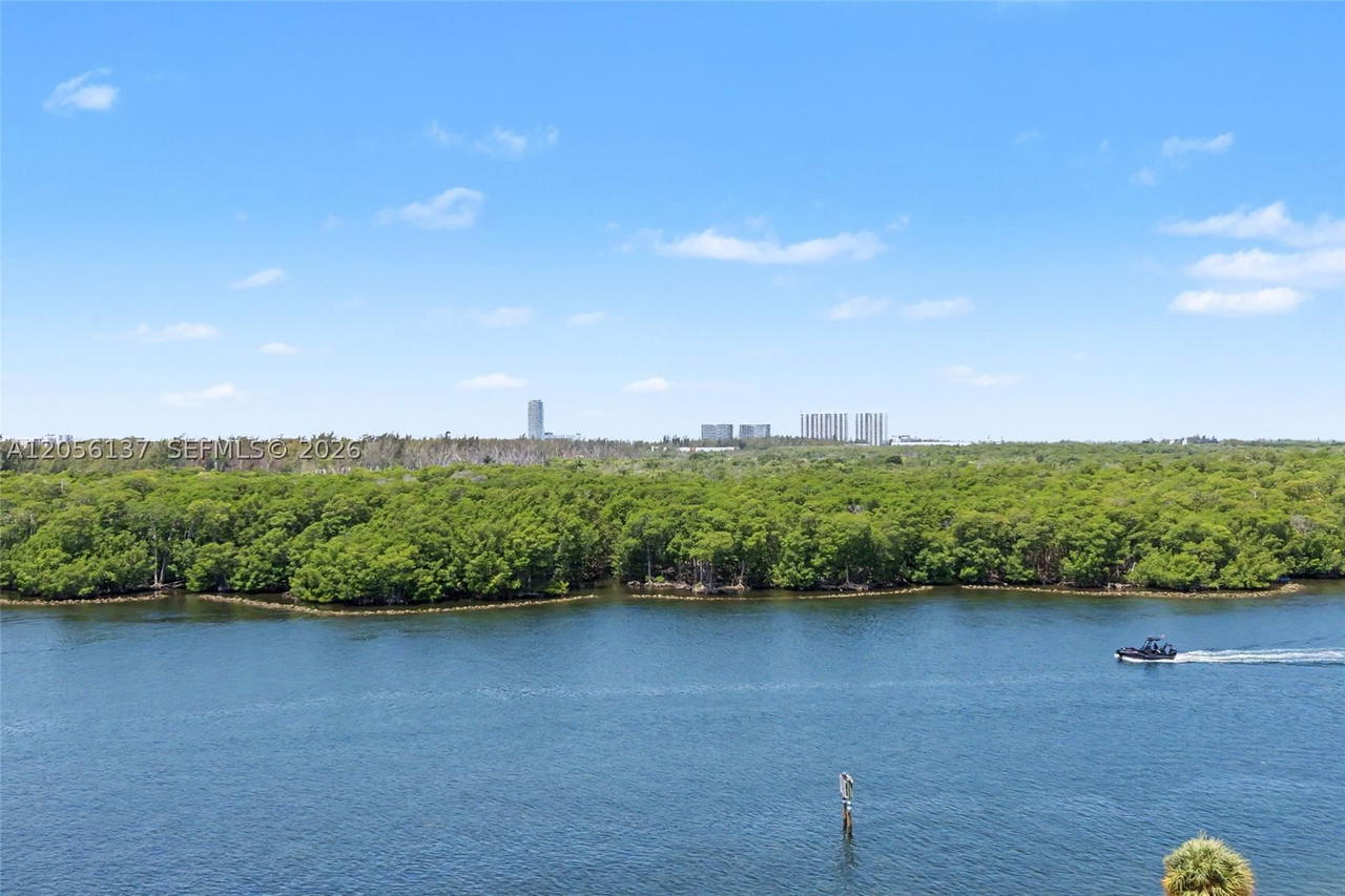 Real estate property located at 500 Bayview Dr #822, Miami-dade, Arlen House West Condo, Sunny Isles Beach, FL