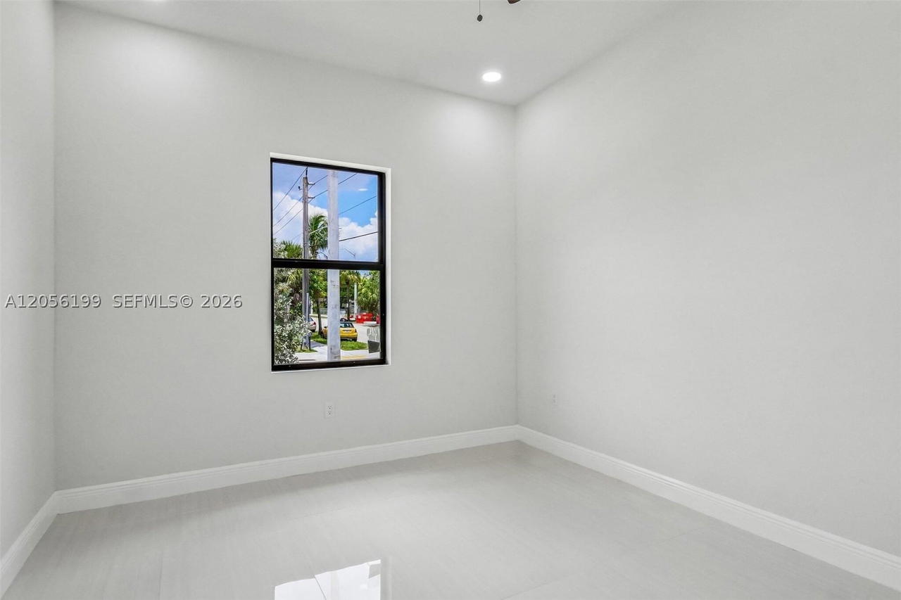 Real estate property located at 130 28th Ter, Broward, Broward Park 25-49 B, Fort Lauderdale, FL