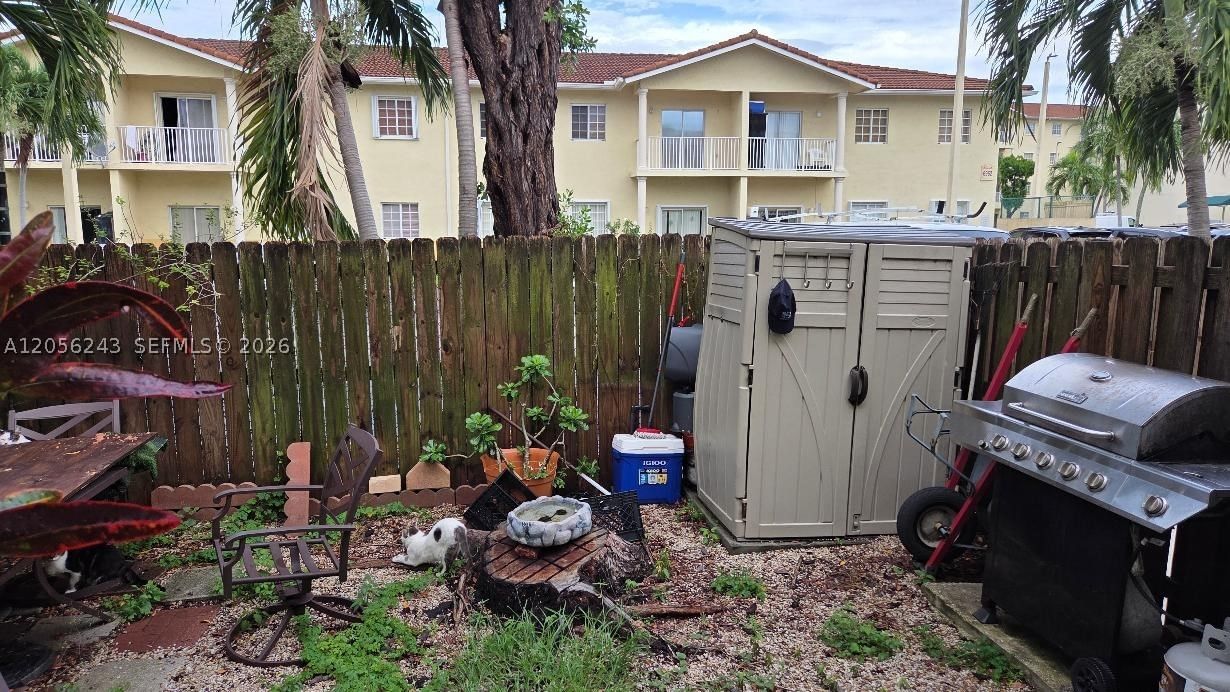 Real estate property located at 6918 177th St H100, Miami-dade, Shoma Villas I At Country, Hialeah, FL