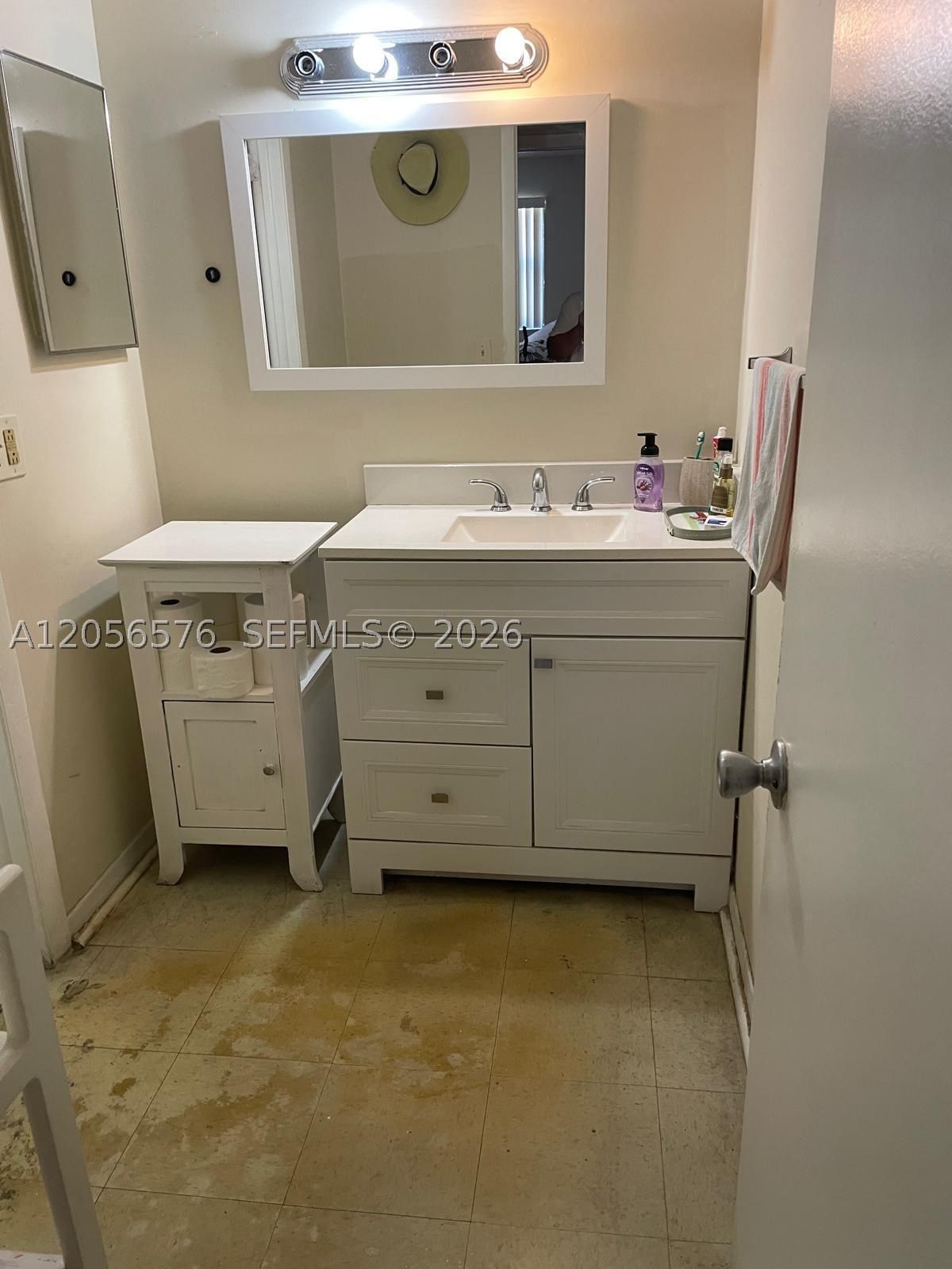 Real estate property located at 15650 80th St F-207, Miami-dade, The Courts At Kendall Con, Miami, FL