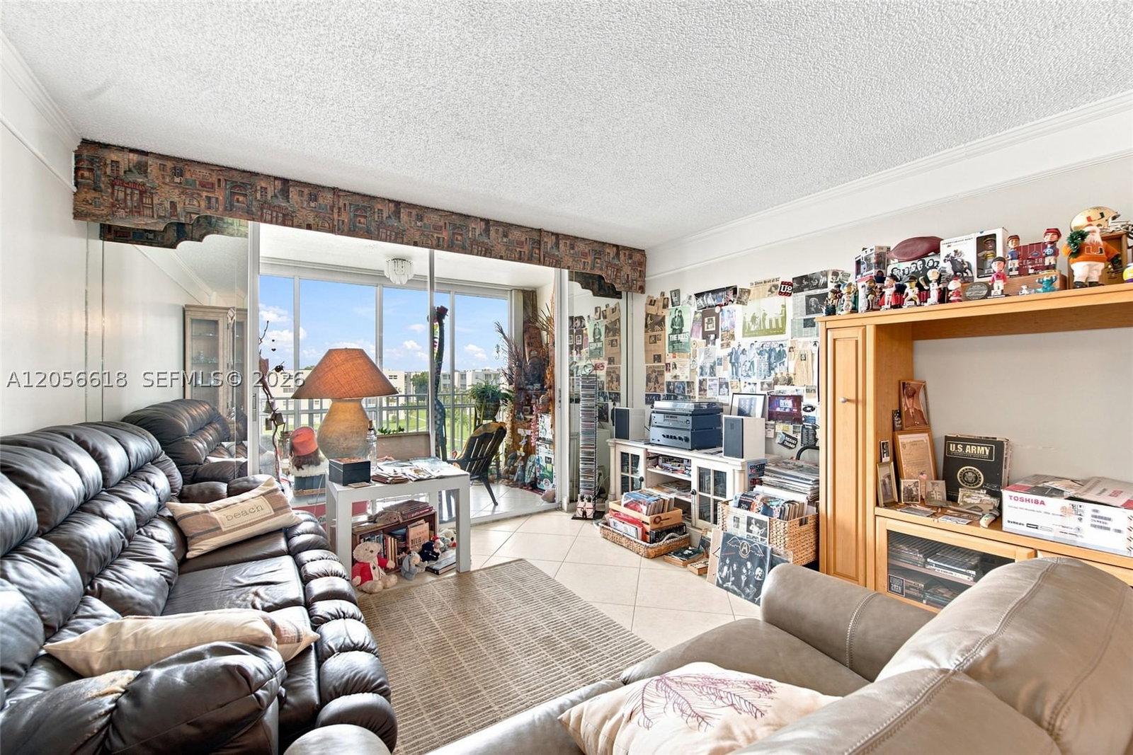 Real estate property located at 1025 2nd Ave #406, Broward, Meadowbrook Lakes Condo, Dania Beach, FL