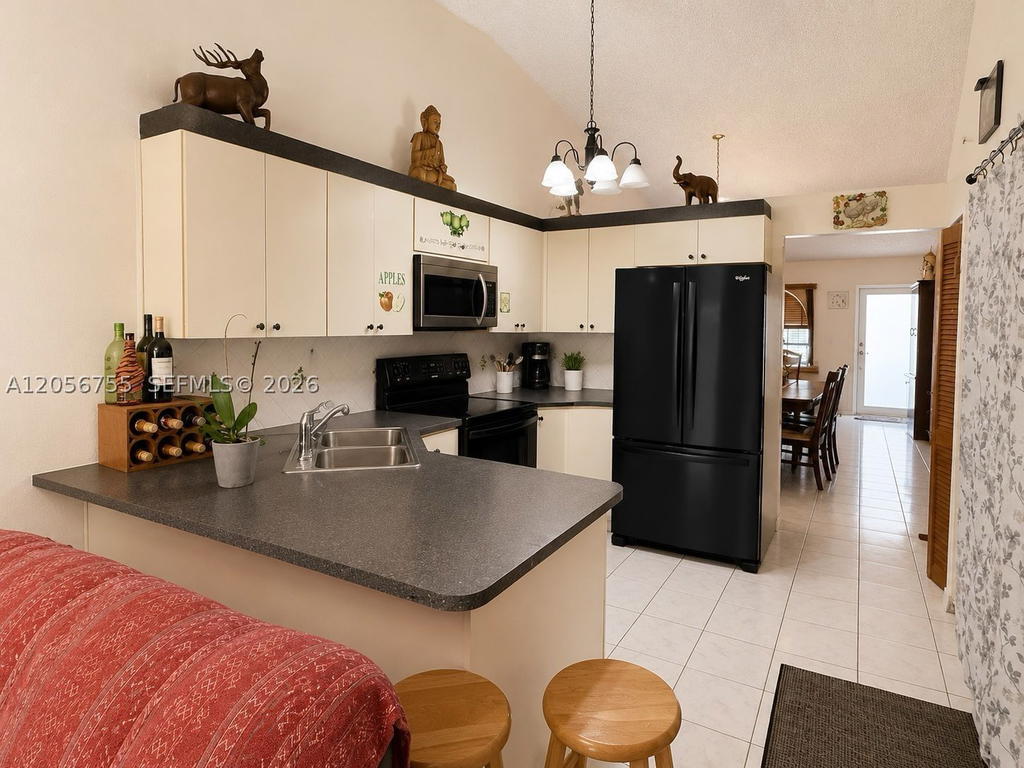 Real estate property located at 5941 20th Ln, Miami-dade, Michelle Jardins, Hialeah, FL