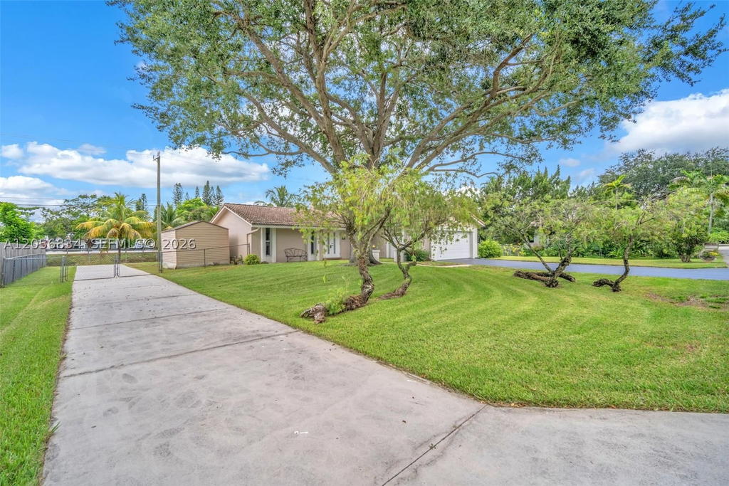 Real estate property located at 4770 70th Ter, Broward, Orange Acres, Davie, FL