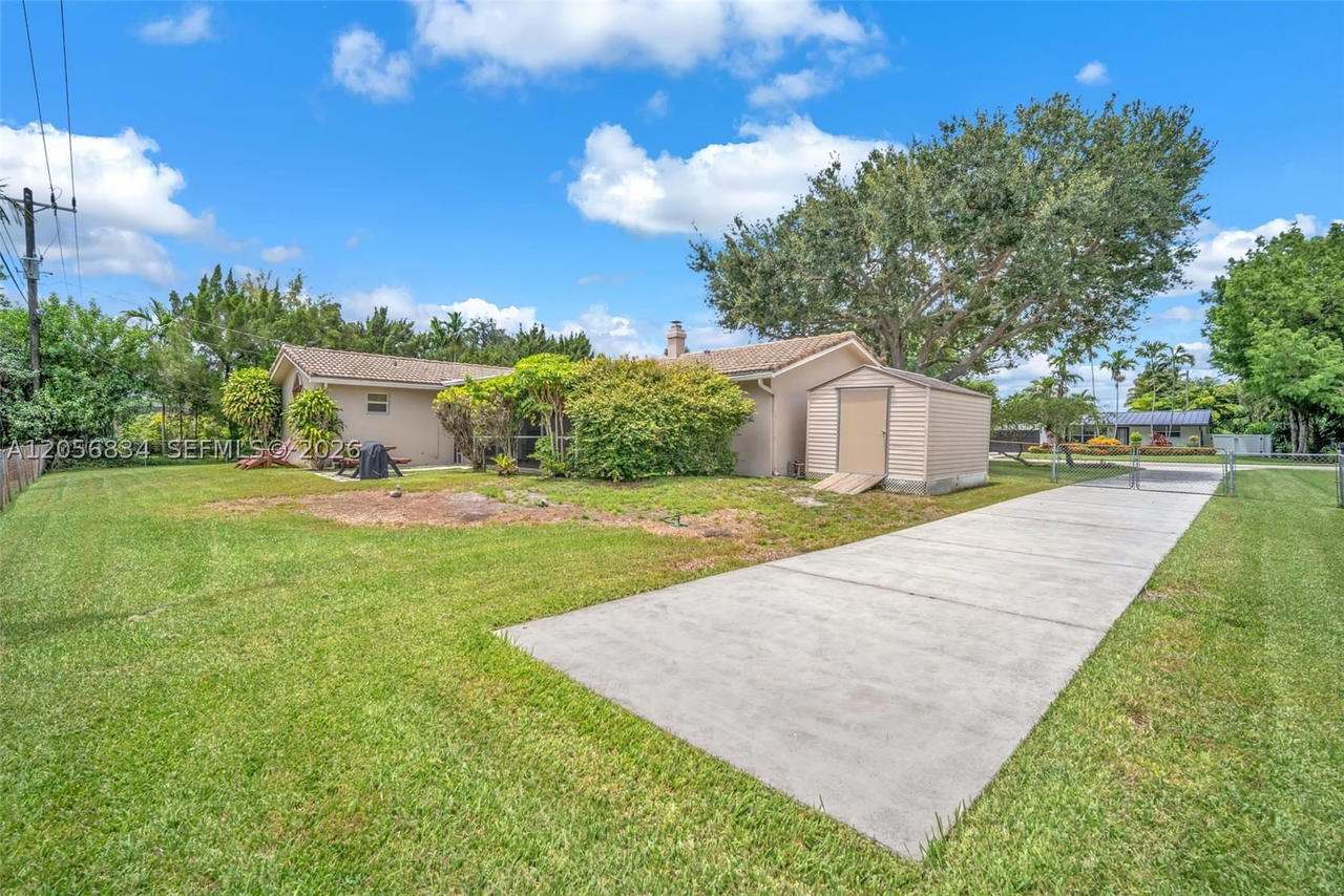 Real estate property located at 4770 70th Ter, Broward, Orange Acres, Davie, FL