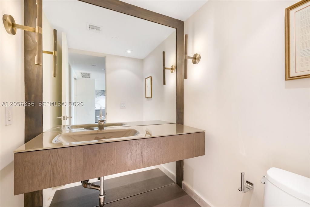 Real estate property located at 1455 Ocean Dr #703, Miami-dade, Il Villaggio, Miami Beach, FL