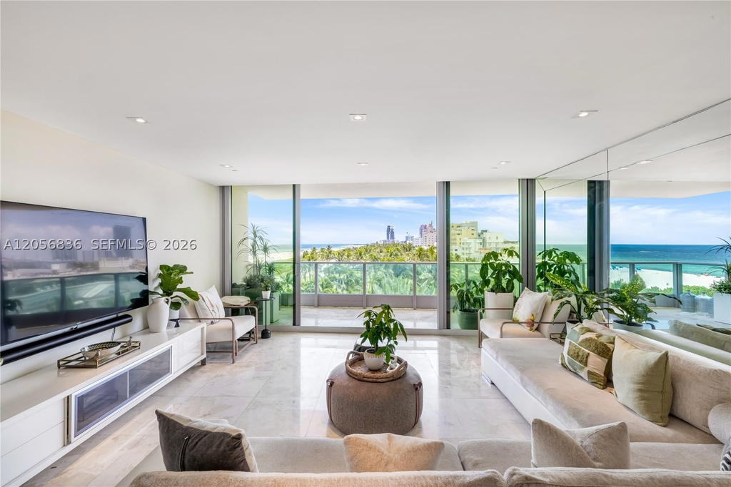 Real estate property located at 1455 Ocean Dr #703, Miami-dade, Il Villaggio, Miami Beach, FL