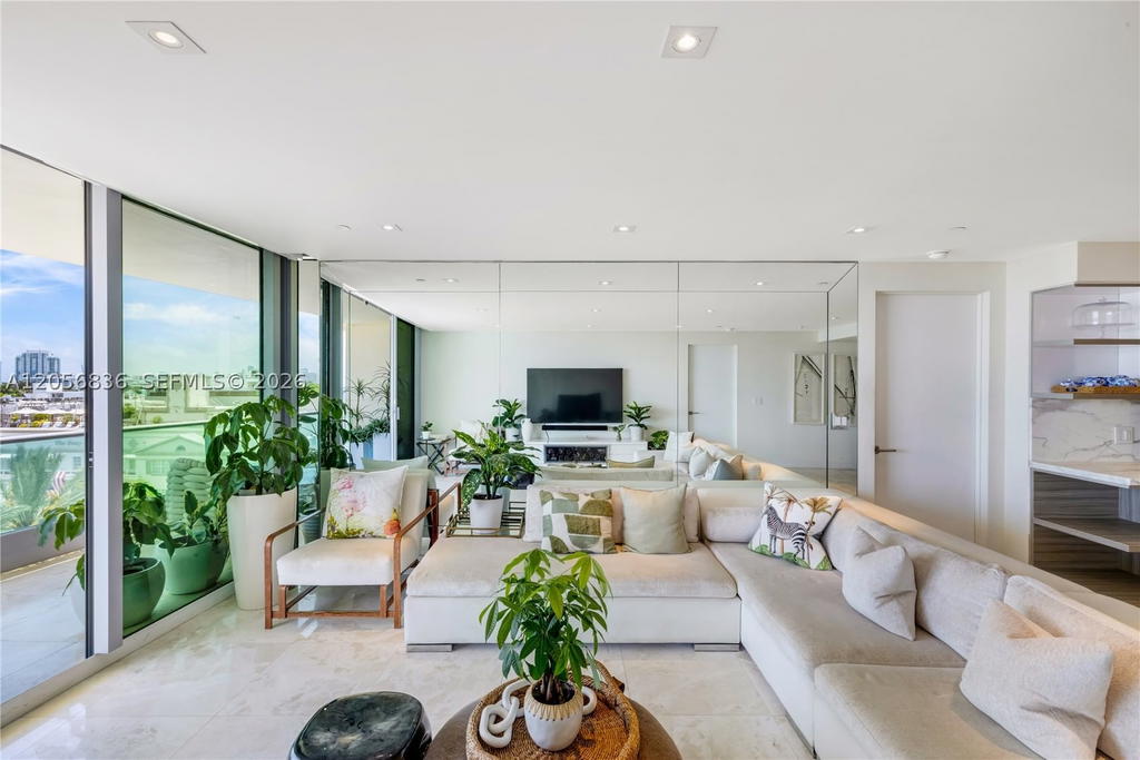 Real estate property located at 1455 Ocean Dr #703, Miami-dade, Il Villaggio, Miami Beach, FL
