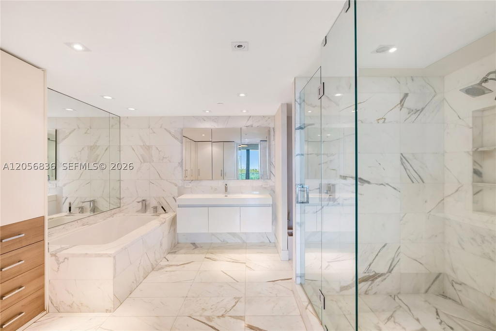 Real estate property located at 1455 Ocean Dr #703, Miami-dade, Il Villaggio, Miami Beach, FL