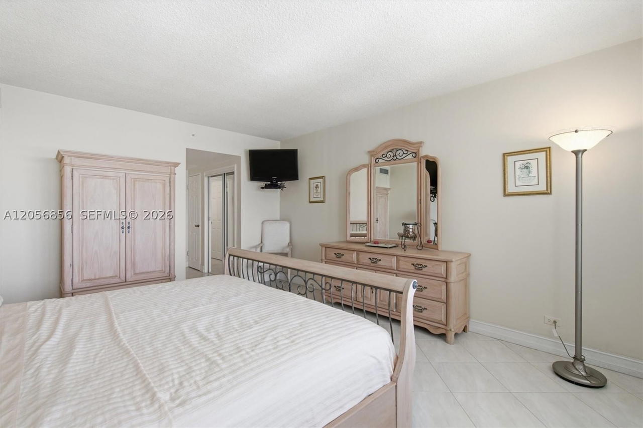 Real estate property located at 5601 Collins Ave #1723, Miami-dade, The Pavilion Condo, Miami Beach, FL