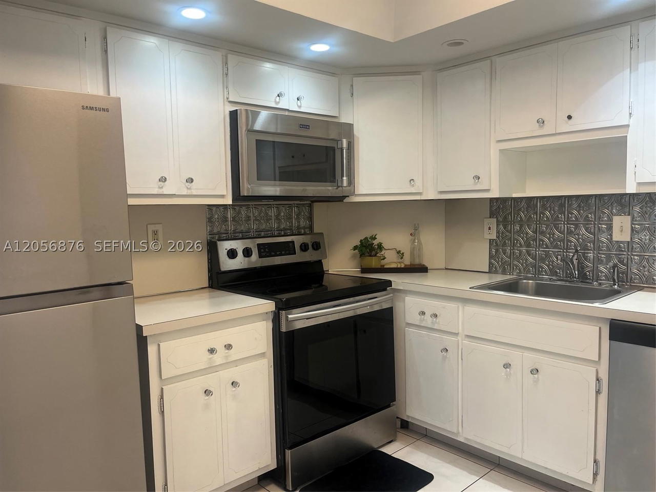 Real estate property located at 300 Bayview Dr #207, Miami-dade, Arlen House Condo, Sunny Isles Beach, FL