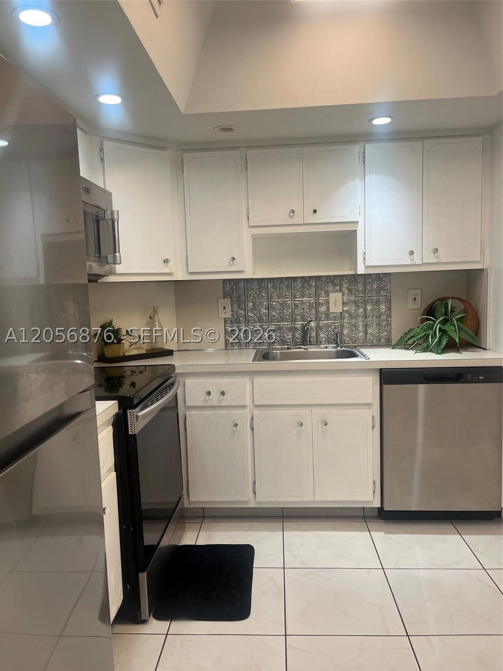 Real estate property located at 300 Bayview Dr #207, Miami-dade, Arlen House Condo, Sunny Isles Beach, FL
