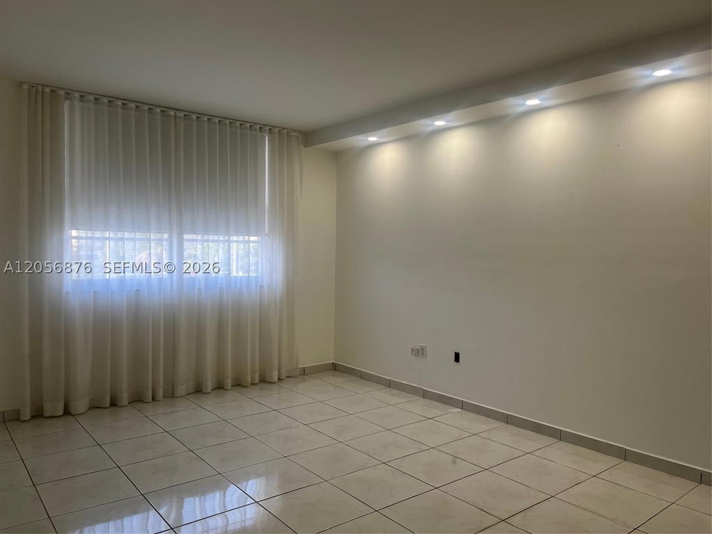 Real estate property located at 300 Bayview Dr #207, Miami-dade, Arlen House Condo, Sunny Isles Beach, FL
