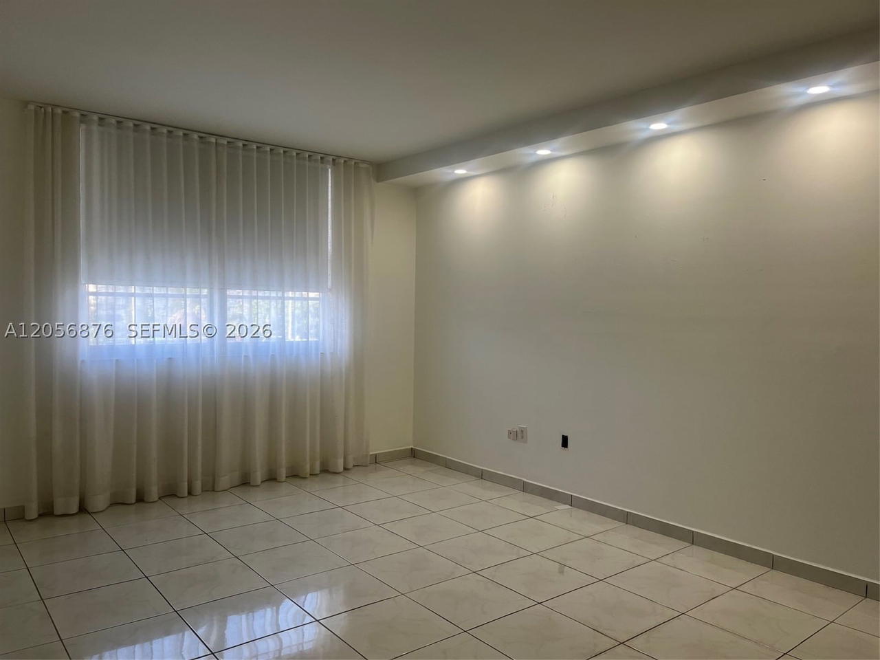 Real estate property located at 300 Bayview Dr #207, Miami-dade, Arlen House Condo, Sunny Isles Beach, FL