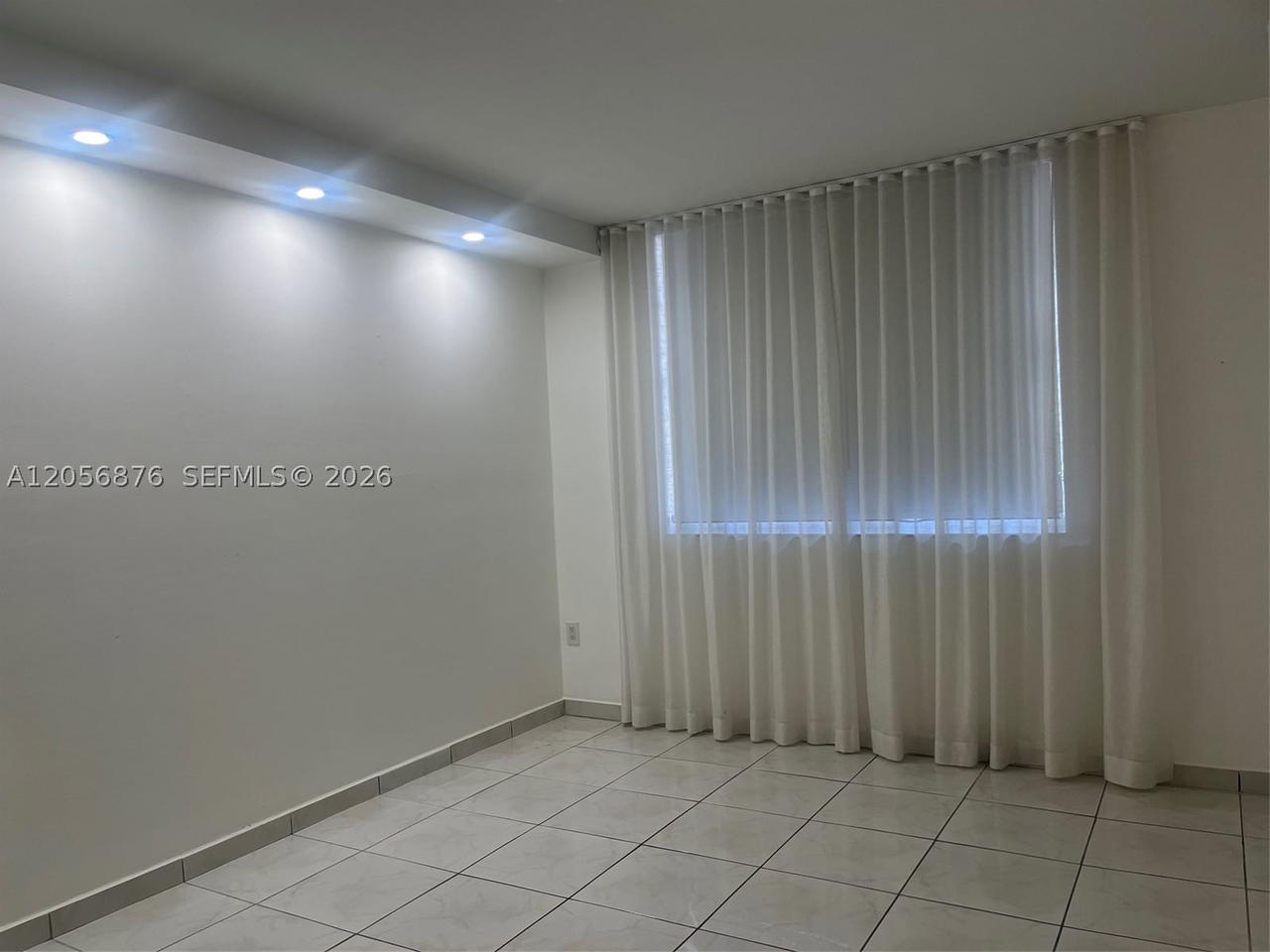 Real estate property located at 300 Bayview Dr #207, Miami-dade, Arlen House Condo, Sunny Isles Beach, FL