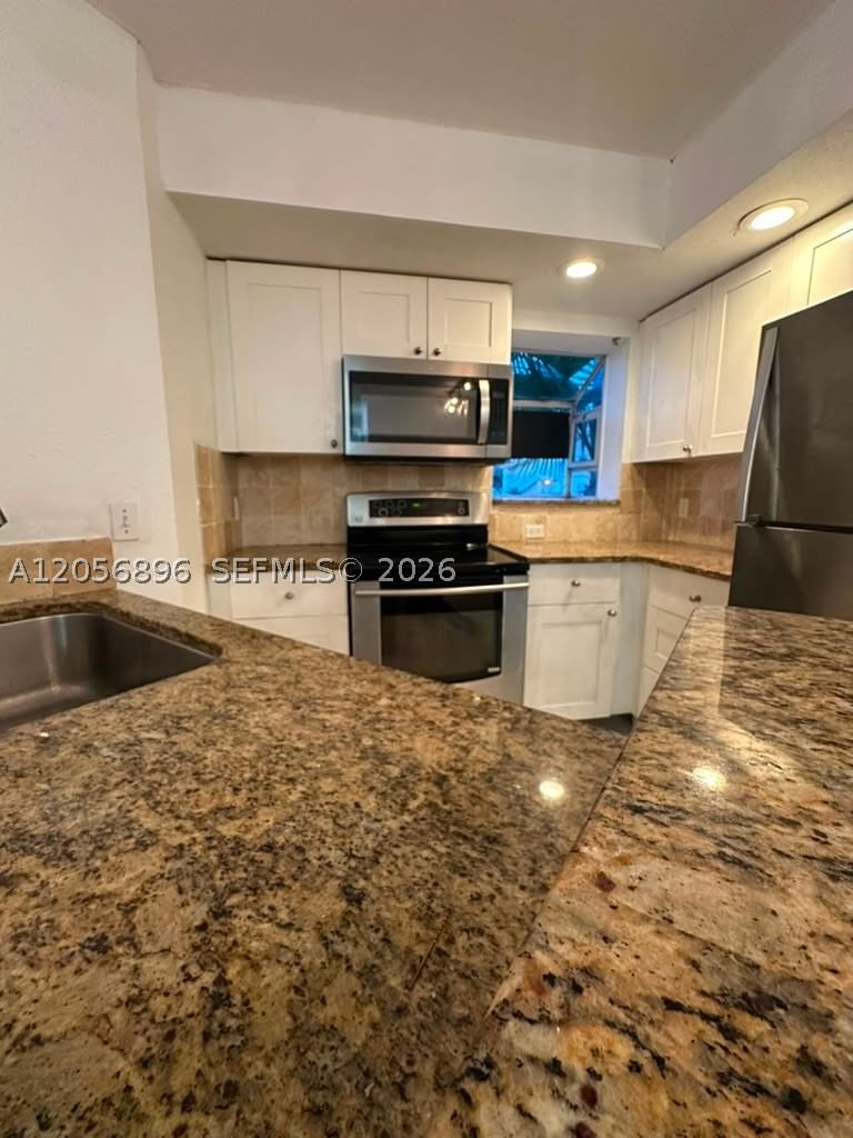 Real estate property located at 3330 Pinewalk Dr N #1611, Broward, Coral Key Condo, Margate, FL