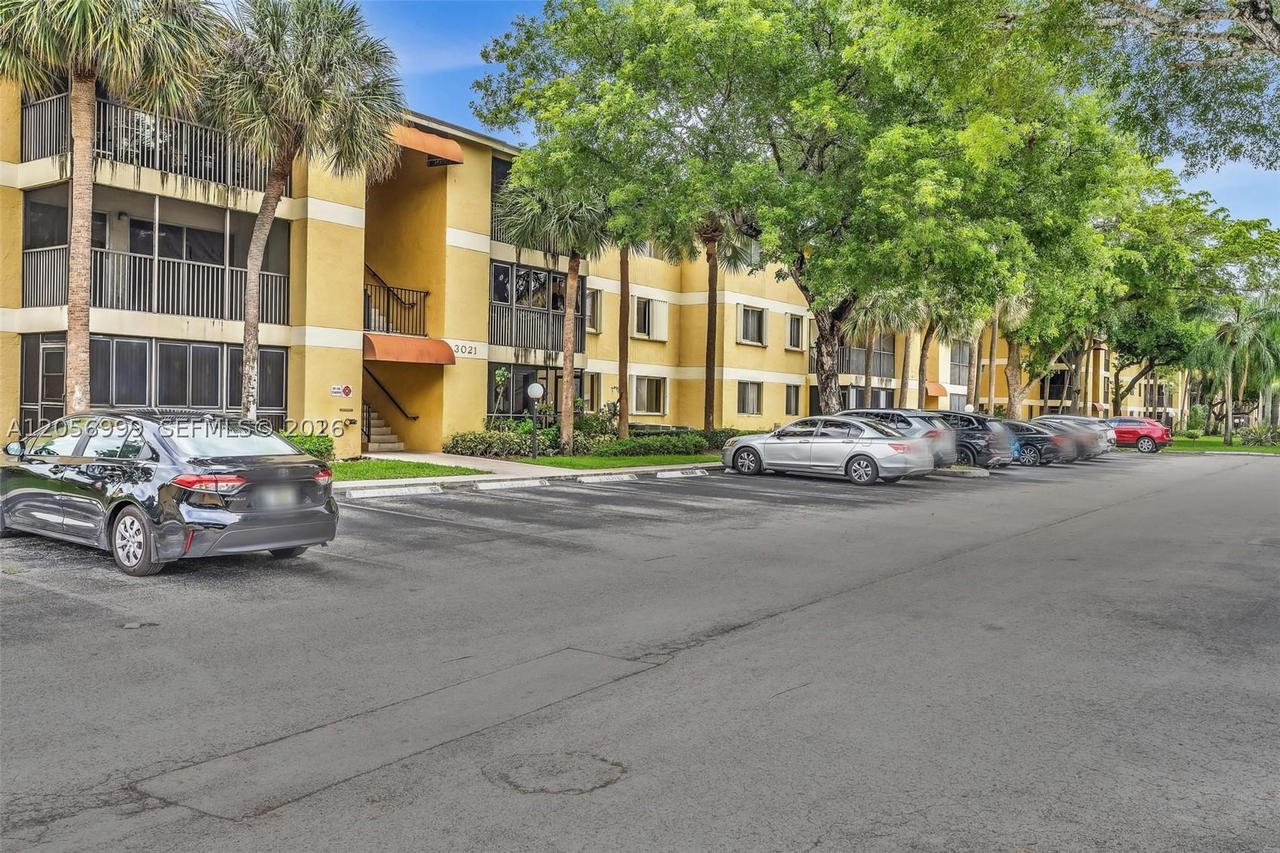 Real estate property located at 3021 Oakland Forest Dr #208, Broward, Oakland Forest Club Condo, Oakland Park, FL