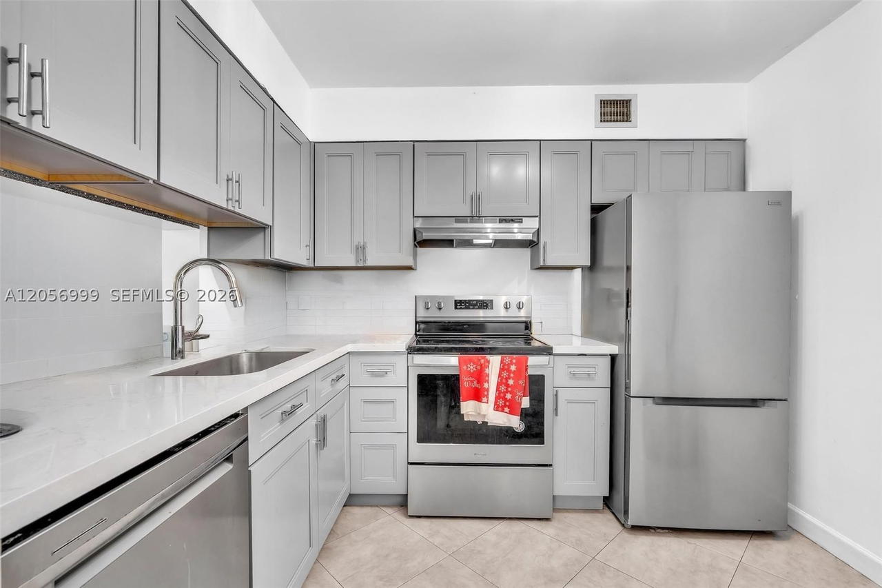 Real estate property located at 3021 Oakland Forest Dr #208, Broward, Oakland Forest Club Condo, Oakland Park, FL