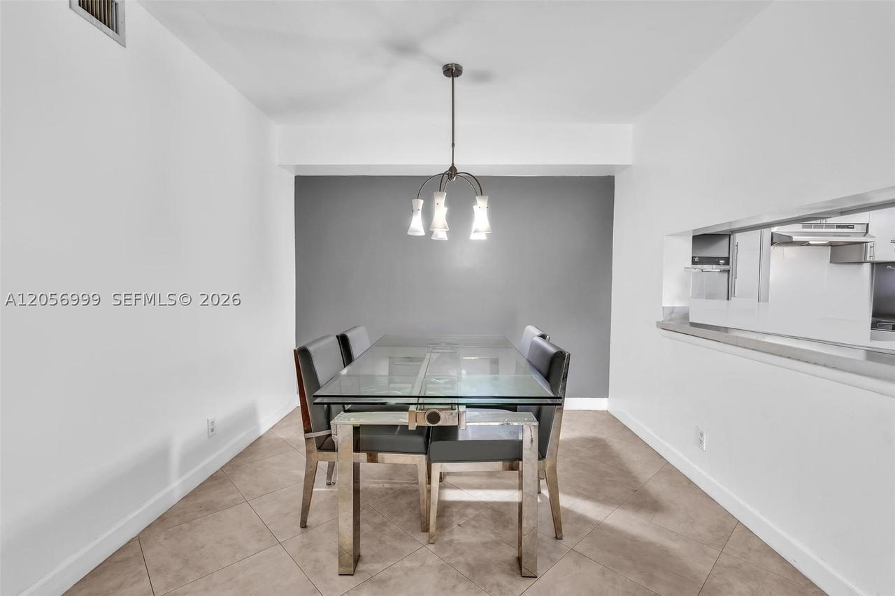 Real estate property located at 3021 Oakland Forest Dr #208, Broward, Oakland Forest Club Condo, Oakland Park, FL