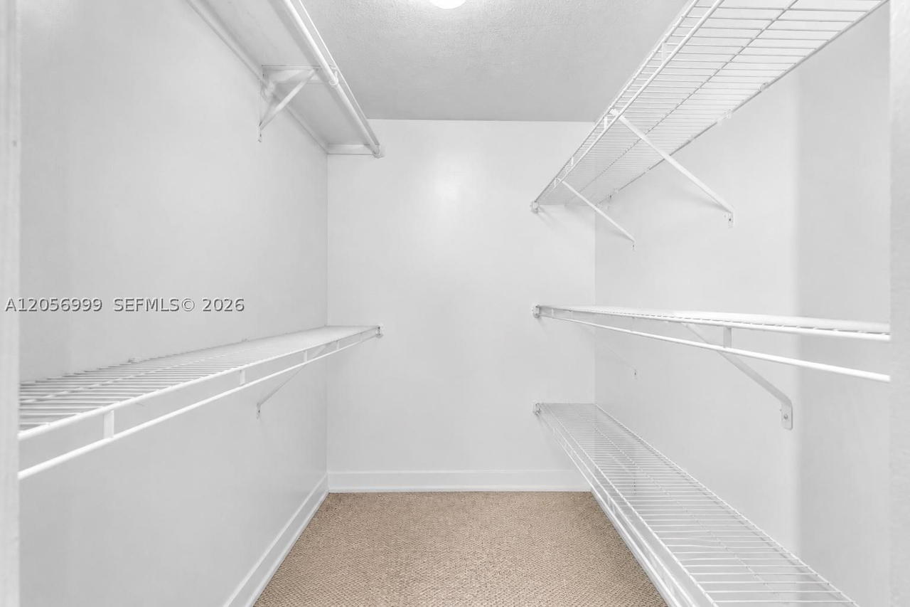 Real estate property located at 3021 Oakland Forest Dr #208, Broward, Oakland Forest Club Condo, Oakland Park, FL