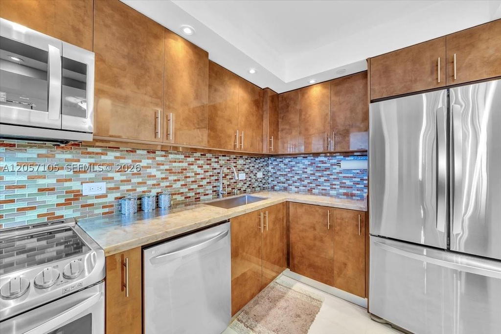 Real estate property located at 20515 Country Club Dr #2048, Miami-dade, Waterview Condo, Aventura, FL