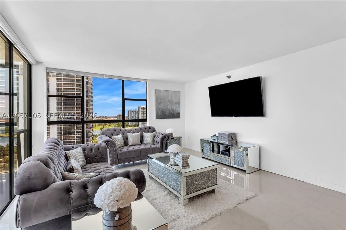 Real estate property located at 20515 Country Club Dr #2048, Miami-dade, Waterview Condo, Aventura, FL