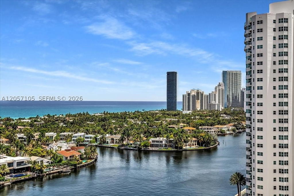 Real estate property located at 20515 Country Club Dr #2048, Miami-dade, Waterview Condo, Aventura, FL