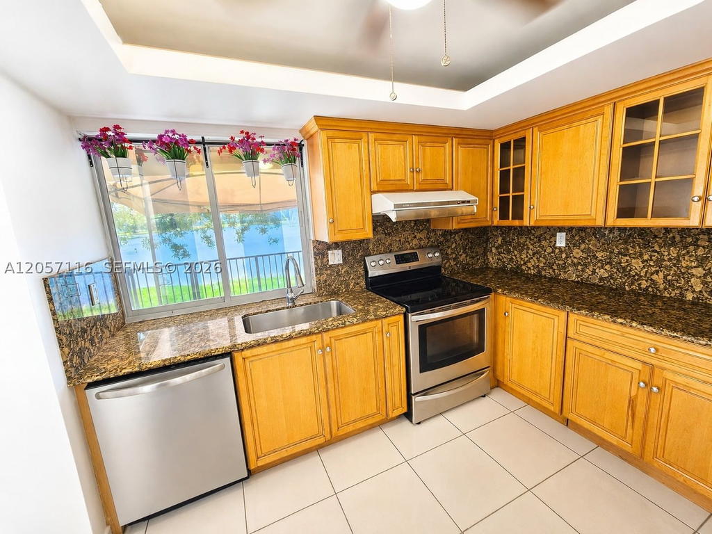 Real estate property located at 9135 Fontainebleau Blvd #7, Miami-dade, Oakview Condo No 3, Miami, FL