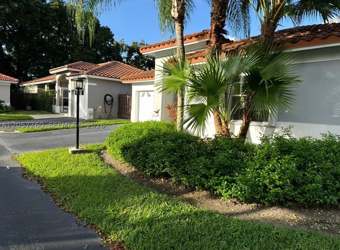 Real estate property located at 5758 97th Pl, Miami-dade, Patio Homes Of Doral Pine, Doral, FL