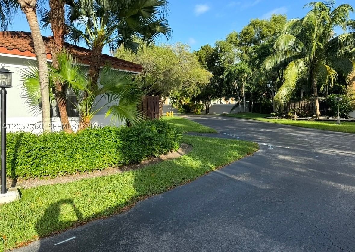 Real estate property located at 5758 97th Pl, Miami-dade, Patio Homes Of Doral Pine, Doral, FL