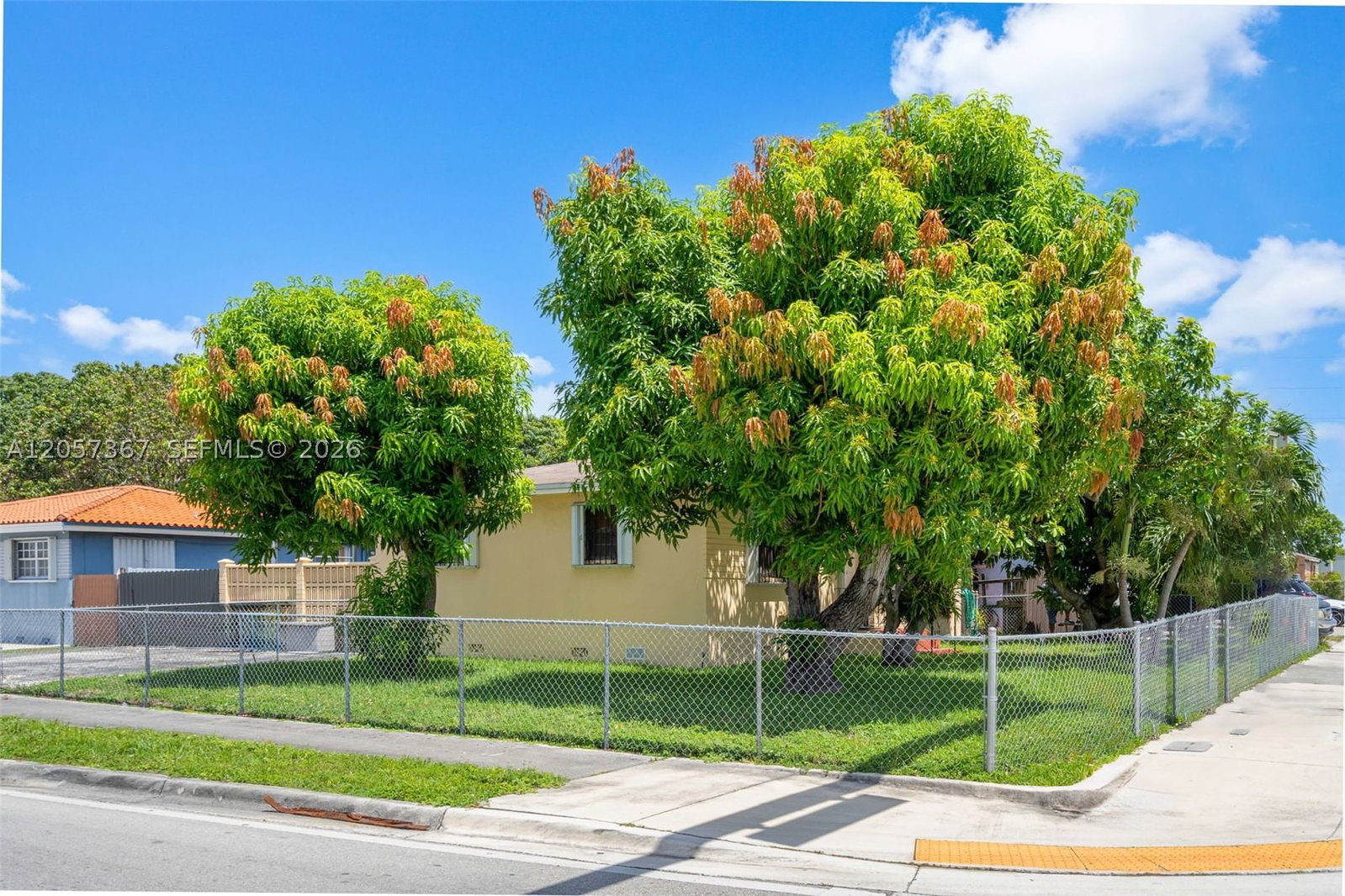 Real estate property located at 3220 8th Ave, Miami-dade, Hialeah 13th Addn Amd Pl, Hialeah, FL