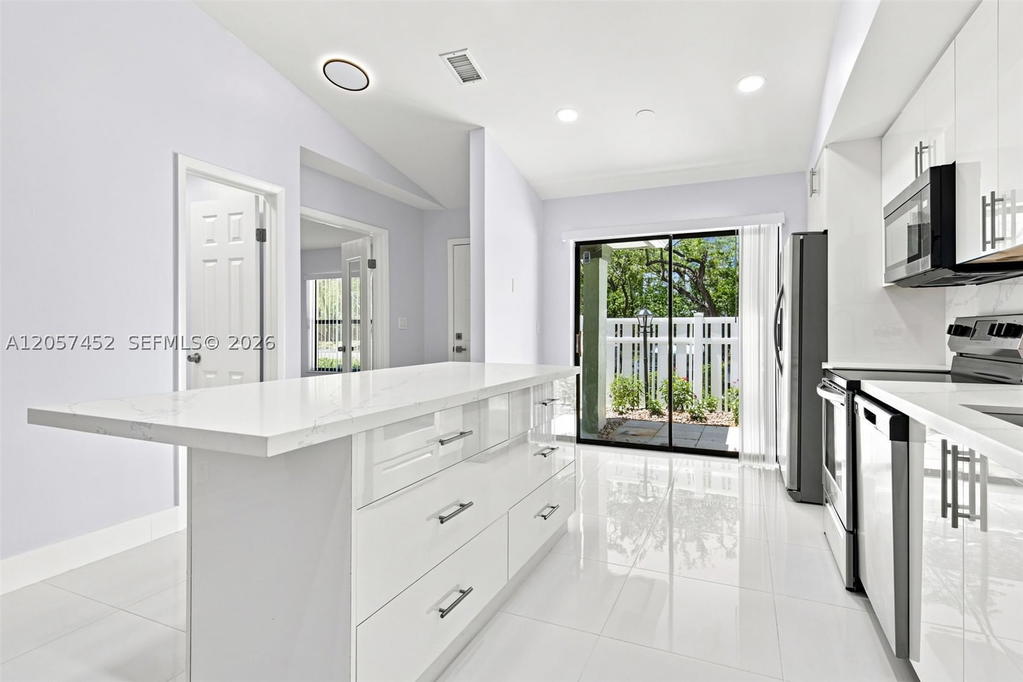 Real estate property located at 3895 Carambola Cir N #29128, Broward, Karanda Village 4- B, Coconut Creek, FL