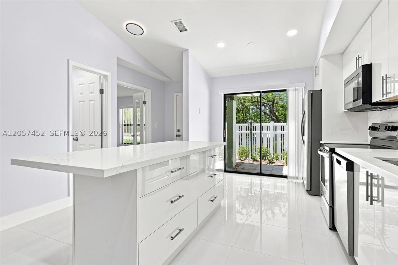 Real estate property located at 3895 Carambola Cir N #29128, Broward, Karanda Village 4- B, Coconut Creek, FL