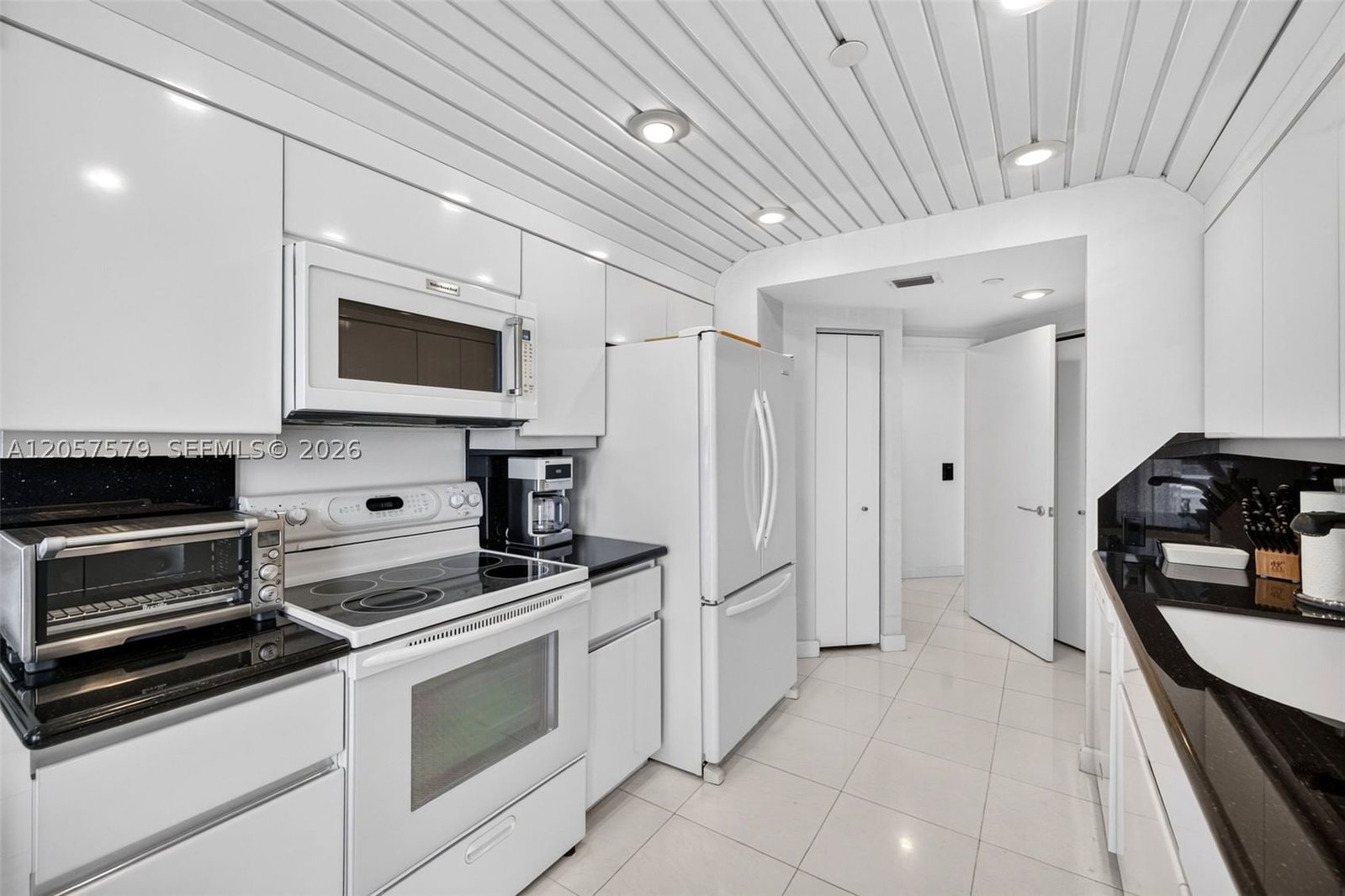 Real estate property located at 3000 Island Blvd #2506, Miami-dade, 3000 Isl Blvd Williams Is, Aventura, FL