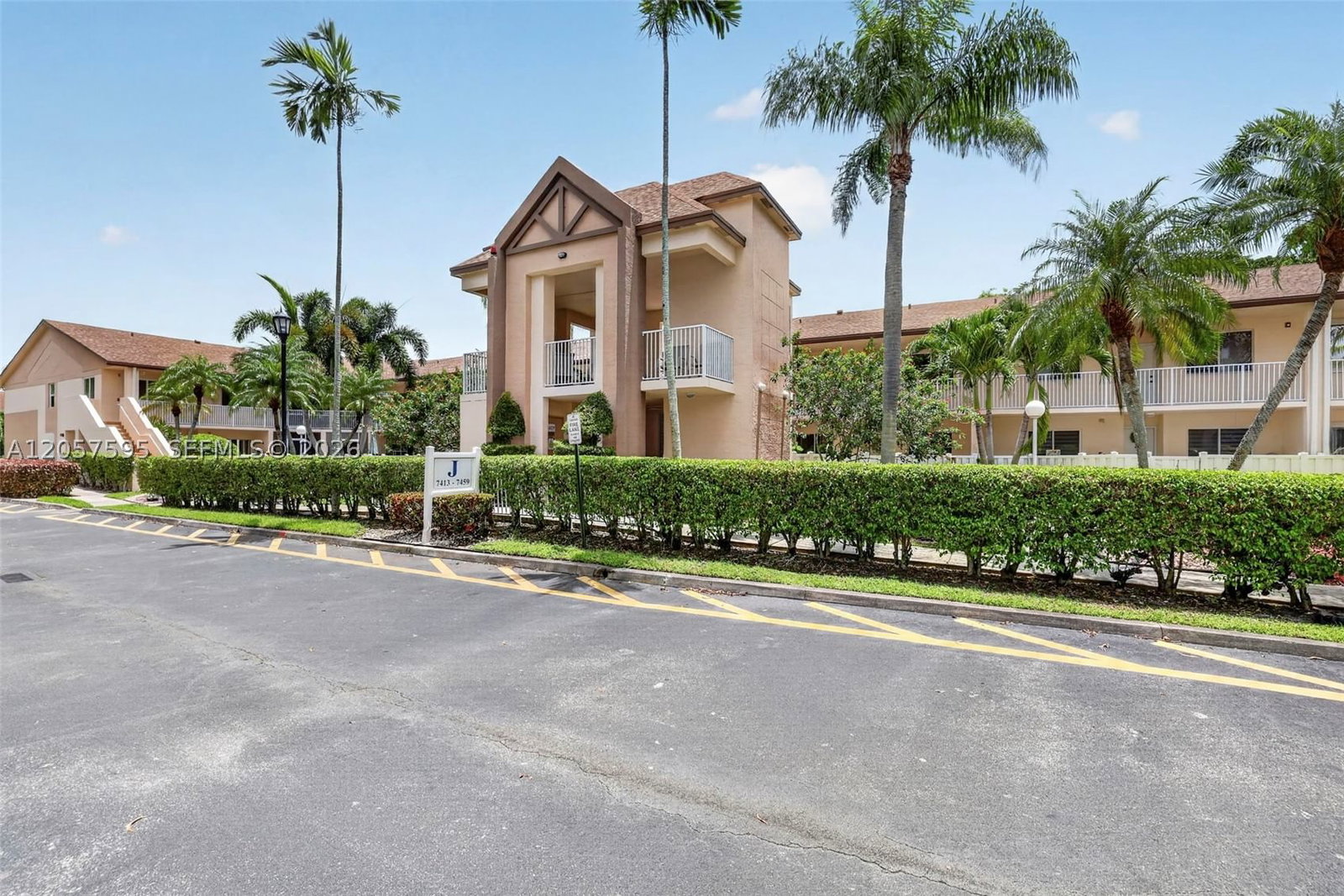 Real estate property located at 7449 Devon Dr #207, Broward, Devon Condominium J, Tamarac, FL